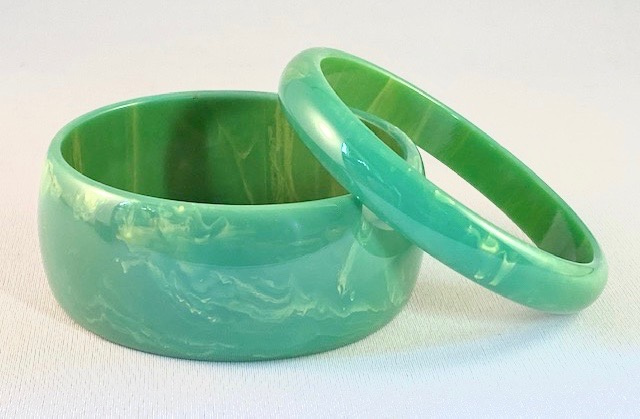 BB160 restored turquoise bakelite bangles